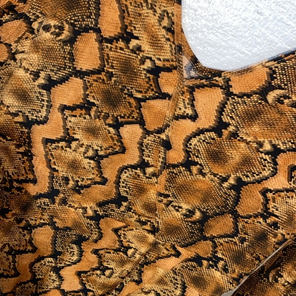 BAND of GYPSIES LONG SLEEVE WIDE LEG DRESSY SNAKE SKIN JUMPSUIT  NWT🎁 - Picture 6 of 7